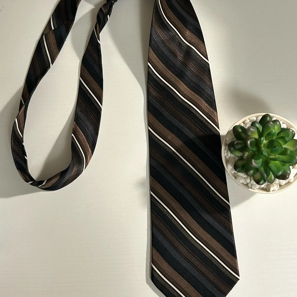 Elegant Striped Brown and‎ Black Tie